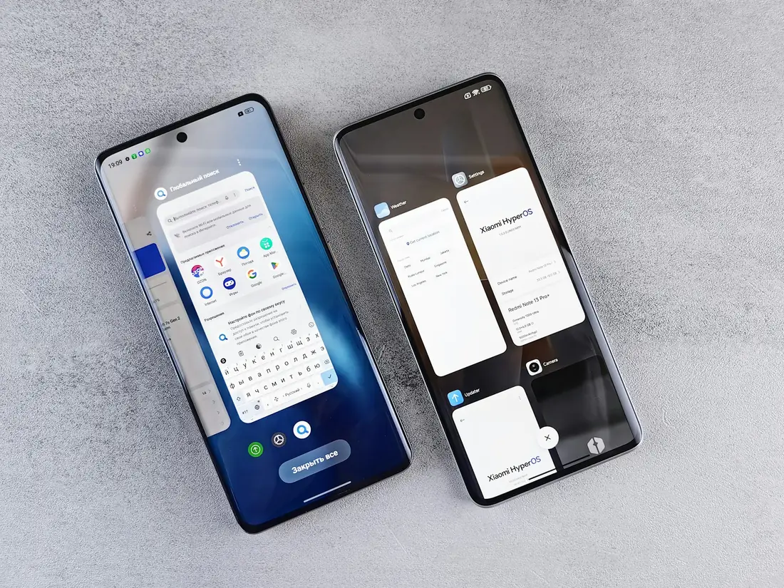 İki akıllı telefonda mobil uygulama arayüzleri